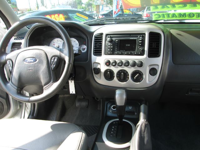 Ford Escape 2005 photo 1