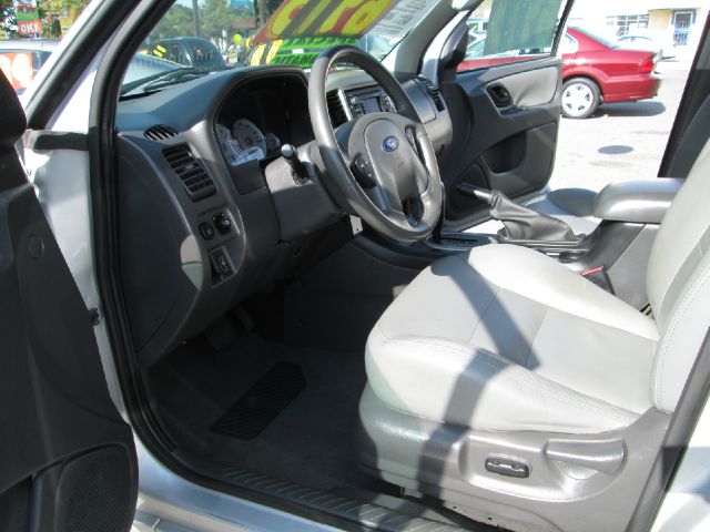 Ford Escape 2005 photo 2