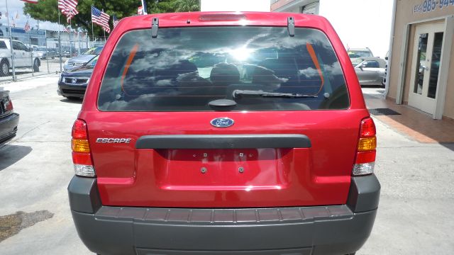 Ford Escape 2005 photo 1