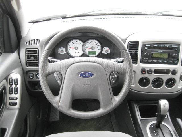 Ford Escape 2005 photo 1