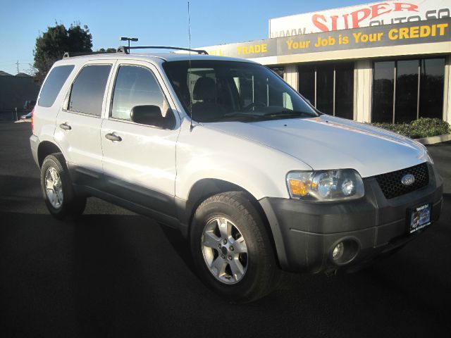 Ford Escape 2005 photo 2