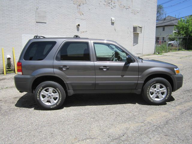 Ford Escape 2005 photo 2