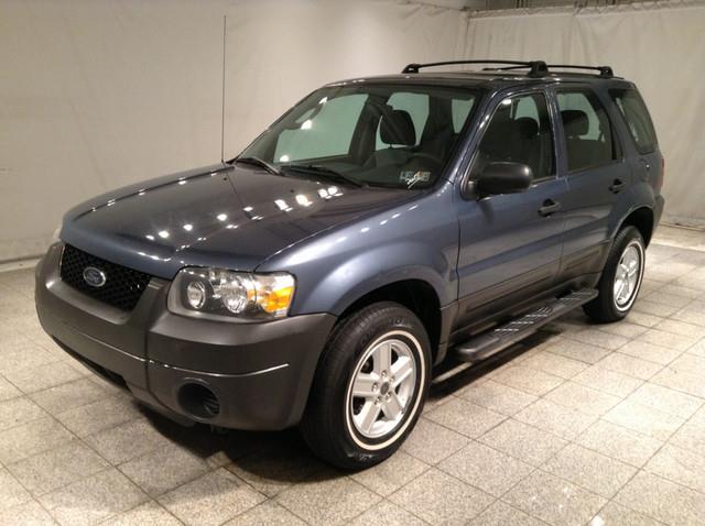 Ford Escape 2005 photo 2