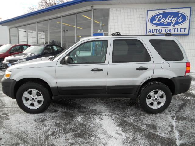 Ford Escape 2005 photo 2