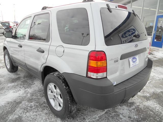 Ford Escape 2005 photo 3