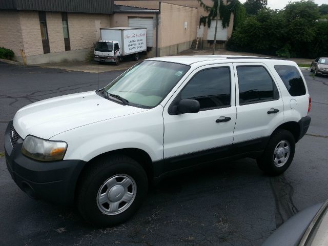 Ford Escape 2005 photo 1