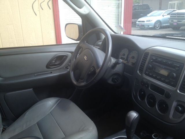 Ford Escape 2005 photo 1