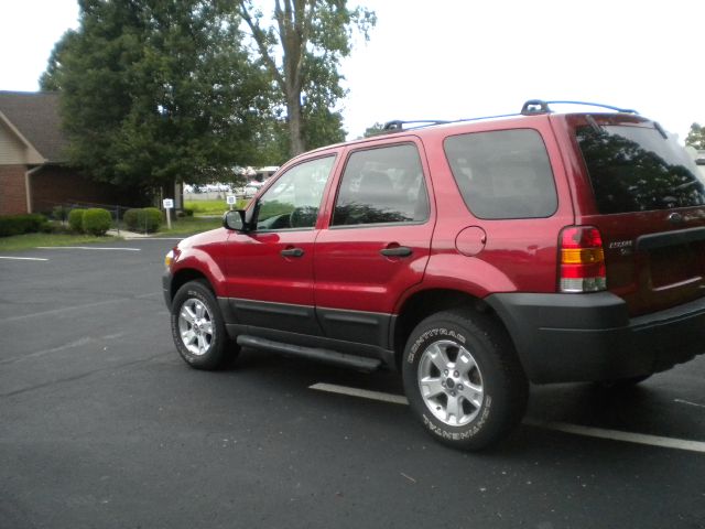 Ford Escape 2005 photo 1