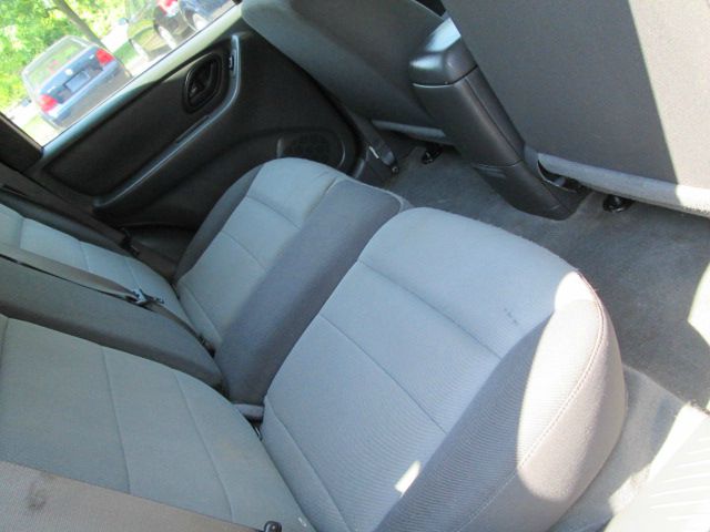 Ford Escape 2005 photo 1