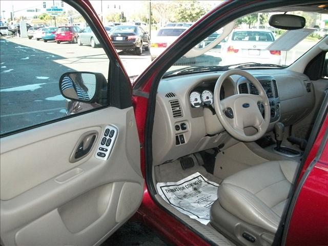 Ford Escape 2005 photo 2