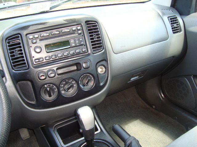 Ford Escape 2005 photo 1