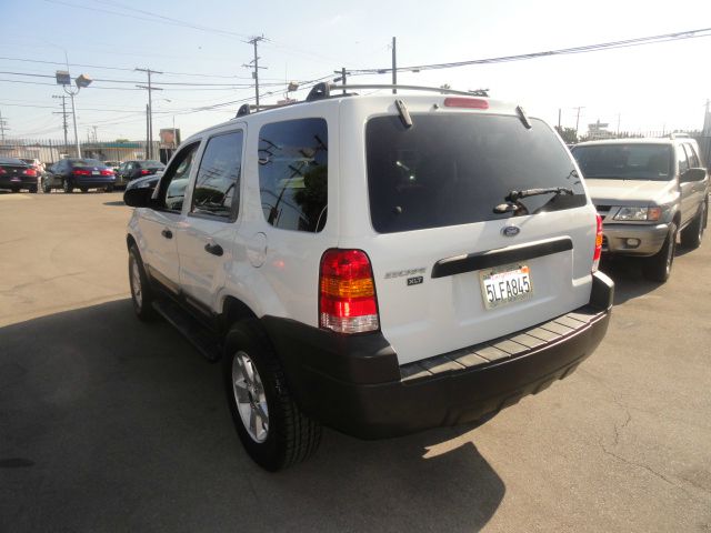 Ford Escape 2005 photo 1