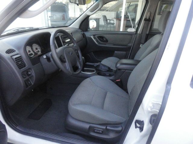 Ford Escape 2005 photo 3