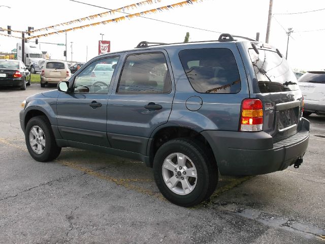 Ford Escape 2005 photo 2