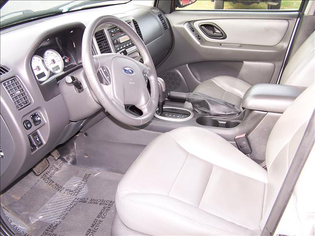 Ford Escape 2005 photo 2