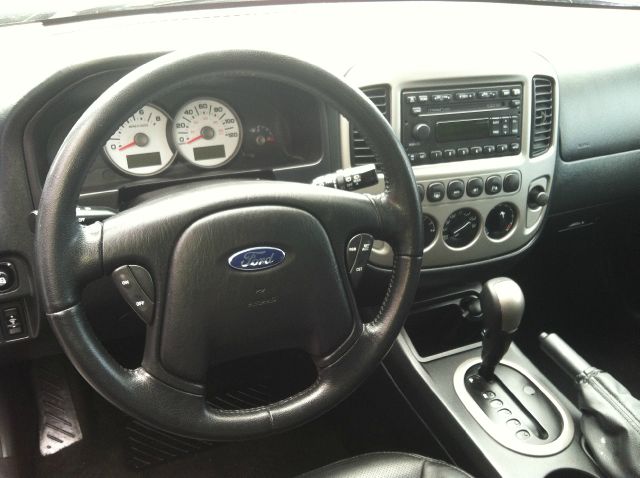 Ford Escape 2005 photo 8