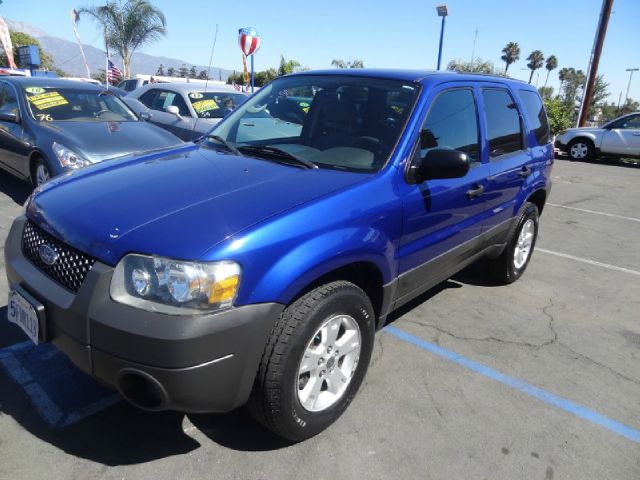 Ford Escape 15 SUV