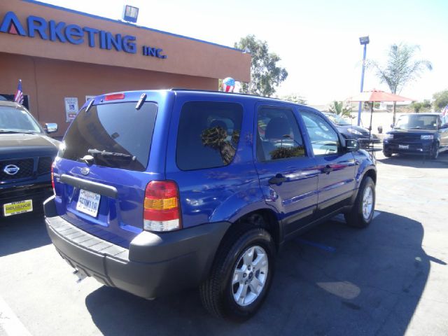 Ford Escape 2005 photo 2