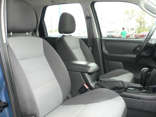 Ford Escape 2005 photo 2