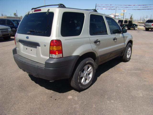 Ford Escape 2005 photo 1