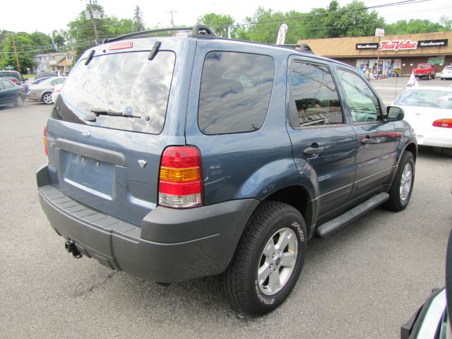 Ford Escape 2005 photo 2