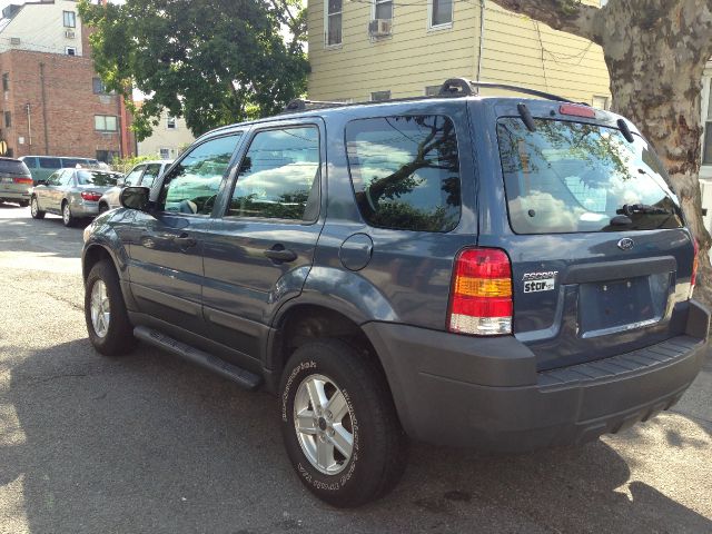 Ford Escape 2005 photo 2