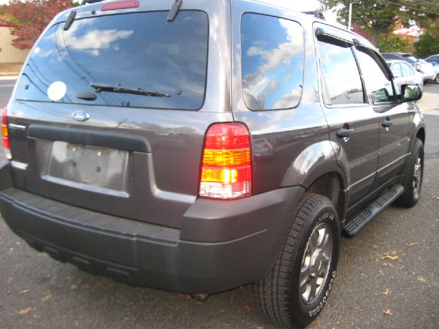 Ford Escape 2005 photo 2