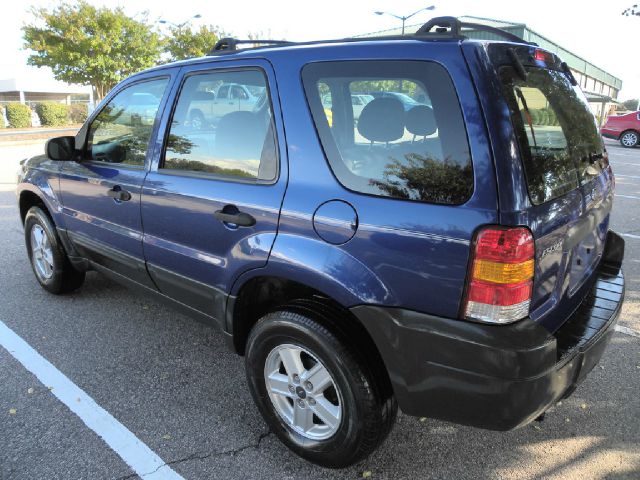 Ford Escape 2005 photo 1