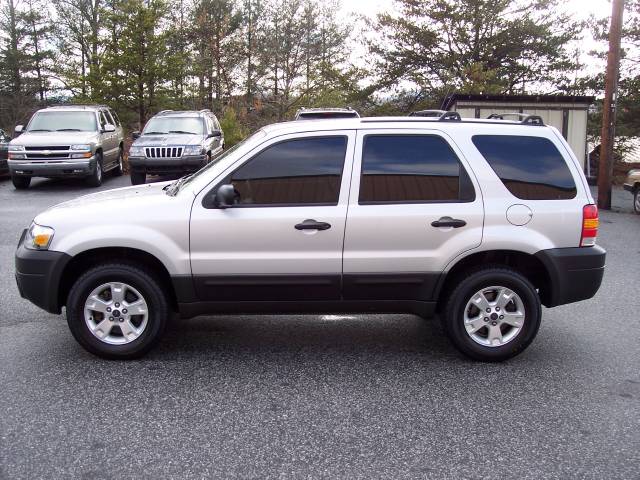 Ford Escape 2005 photo 1