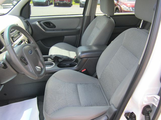 Ford Escape 2005 photo 3