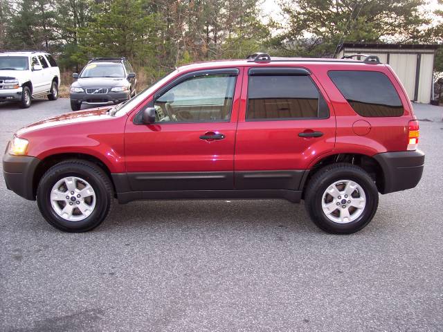 Ford Escape 2005 photo 1