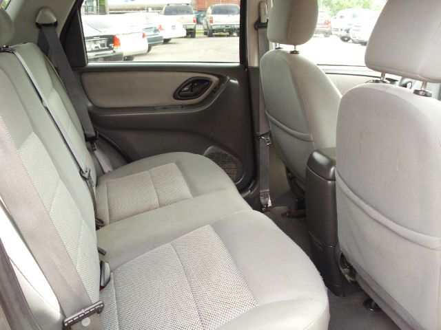 Ford Escape 2005 photo 2