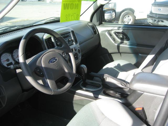 Ford Escape 2005 photo 1