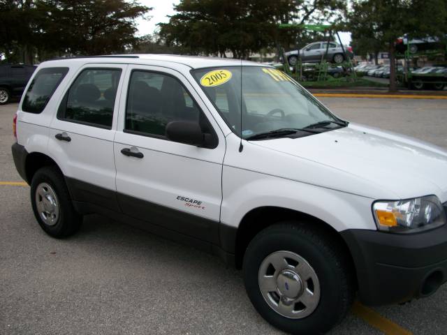 Ford Escape 2005 photo 2