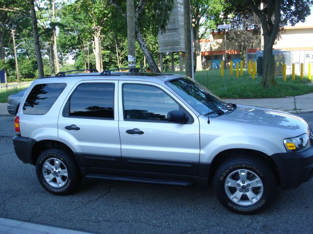 Ford Escape 2005 photo 1