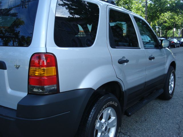 Ford Escape 2005 photo 2