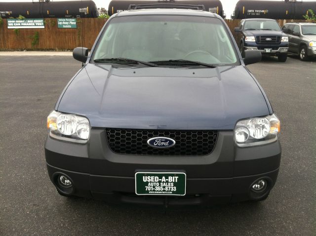 Ford Escape 2005 photo 1