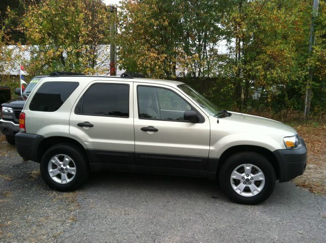 Ford Escape 2005 photo 2