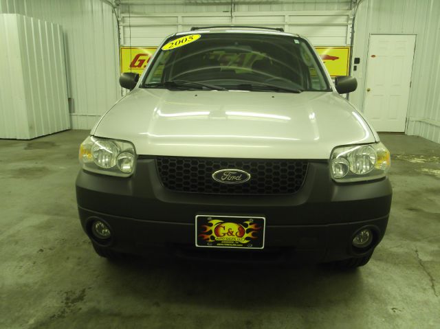 Ford Escape 2005 photo 1