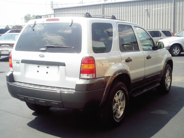 Ford Escape 2005 photo 1