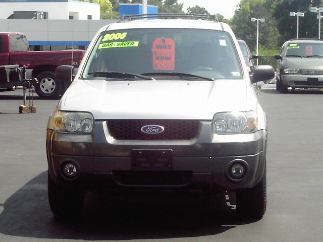 Ford Escape 2005 photo 2