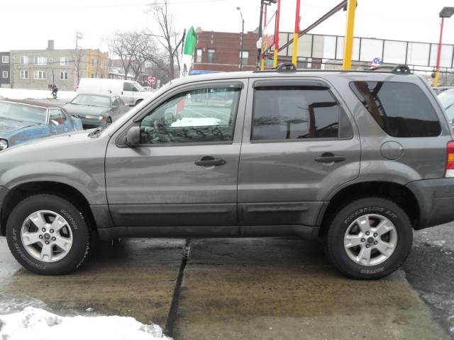 Ford Escape 2005 photo 2