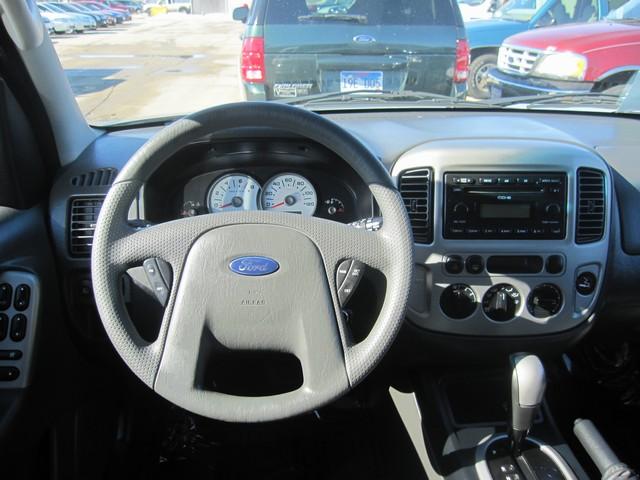 Ford Escape 2005 photo 2