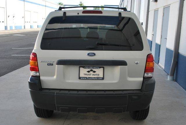 Ford Escape 15 SUV