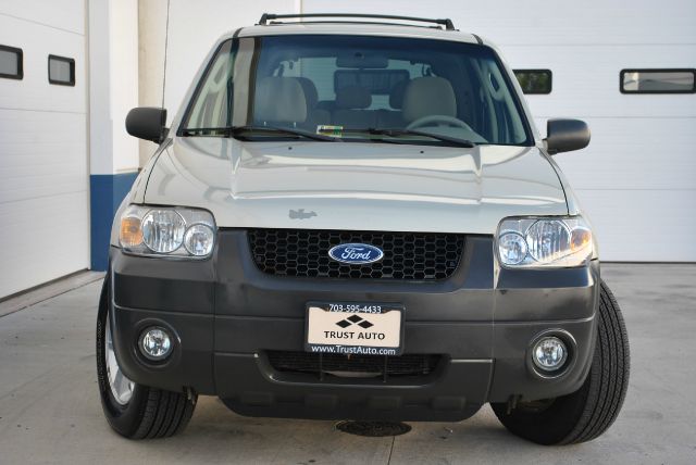 Ford Escape 2005 photo 1