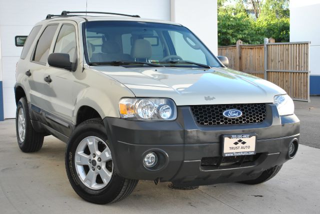 Ford Escape 2005 photo 2