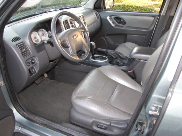 Ford Escape 2005 photo 2