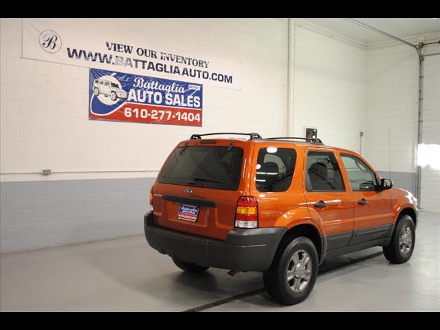 Ford Escape 2005 photo 2