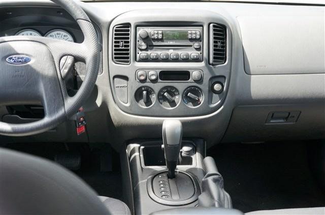 Ford Escape 2005 photo 31