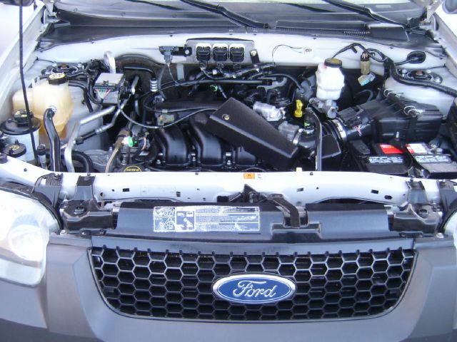 Ford Escape 2005 photo 1